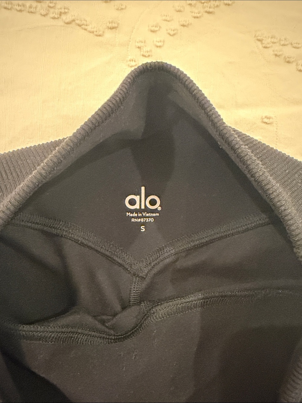 ALO Yoga Women’s Black Crewneck Sweatshirt